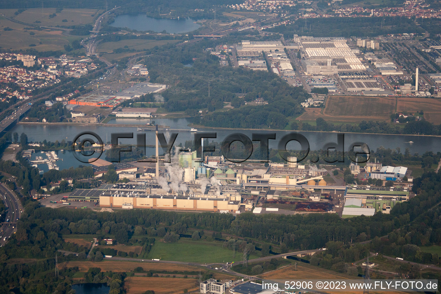 Vue aérienne de Maxau, usine de papier Stora Enso à le quartier Knielingen in Karlsruhe dans le département Bade-Wurtemberg, Allemagne