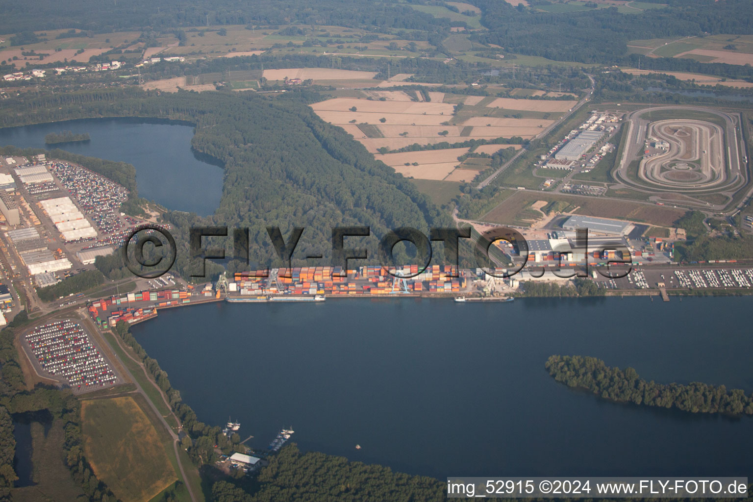 Vue d'oiseau de Zone industrielle d'Oberwald à le quartier Maximiliansau in Wörth am Rhein dans le département Rhénanie-Palatinat, Allemagne