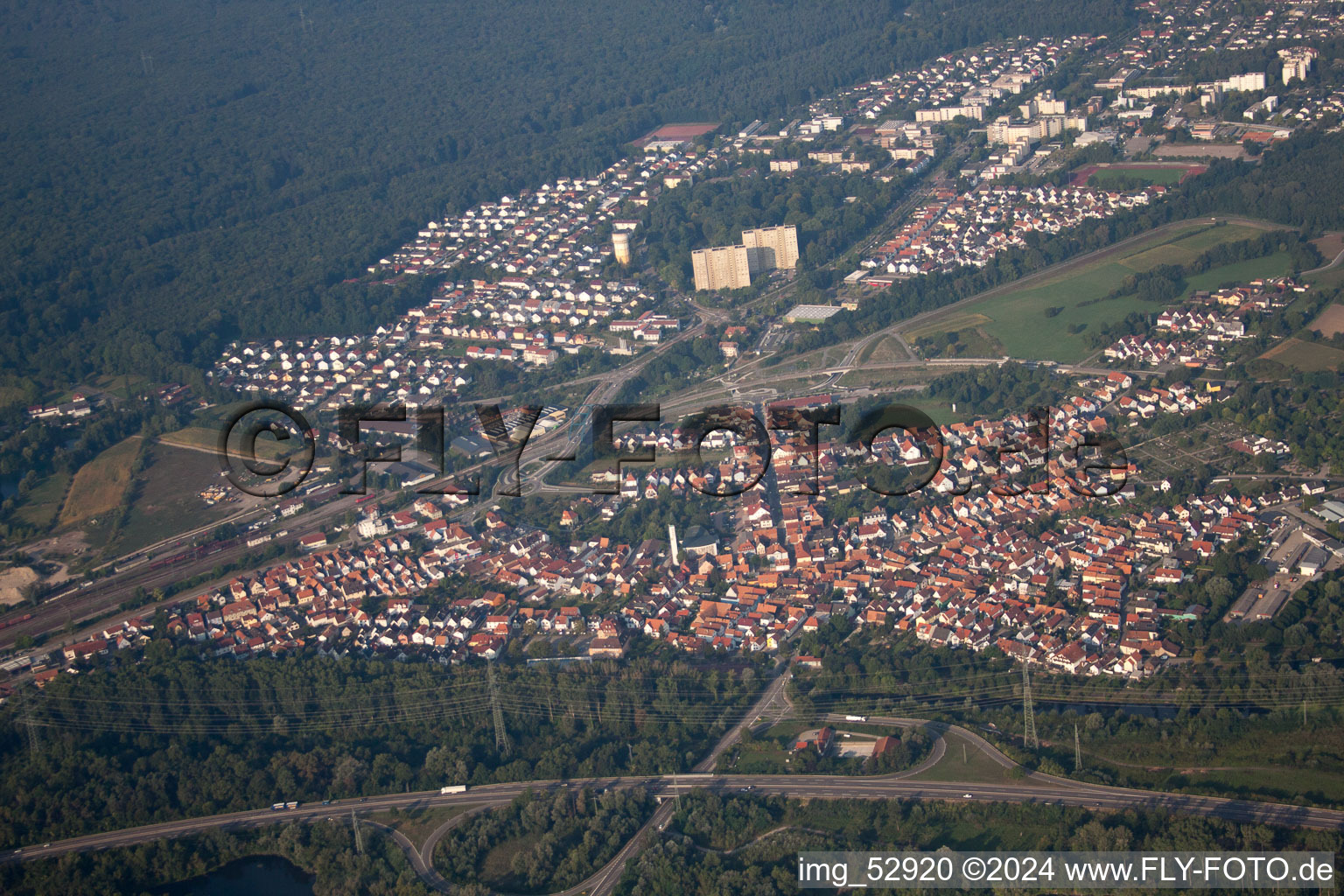 Vue aérienne de Dorschberg à le quartier Maximiliansau in Wörth am Rhein dans le département Rhénanie-Palatinat, Allemagne