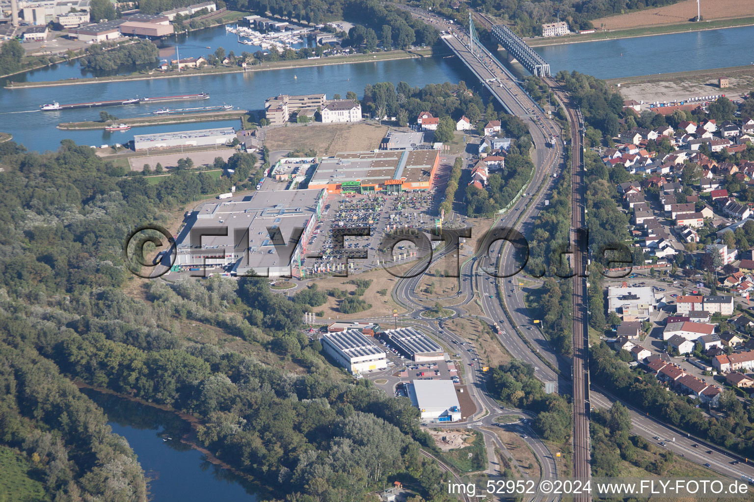 Vue aérienne de Centre Maximiliens 2 à le quartier Maximiliansau in Wörth am Rhein dans le département Rhénanie-Palatinat, Allemagne