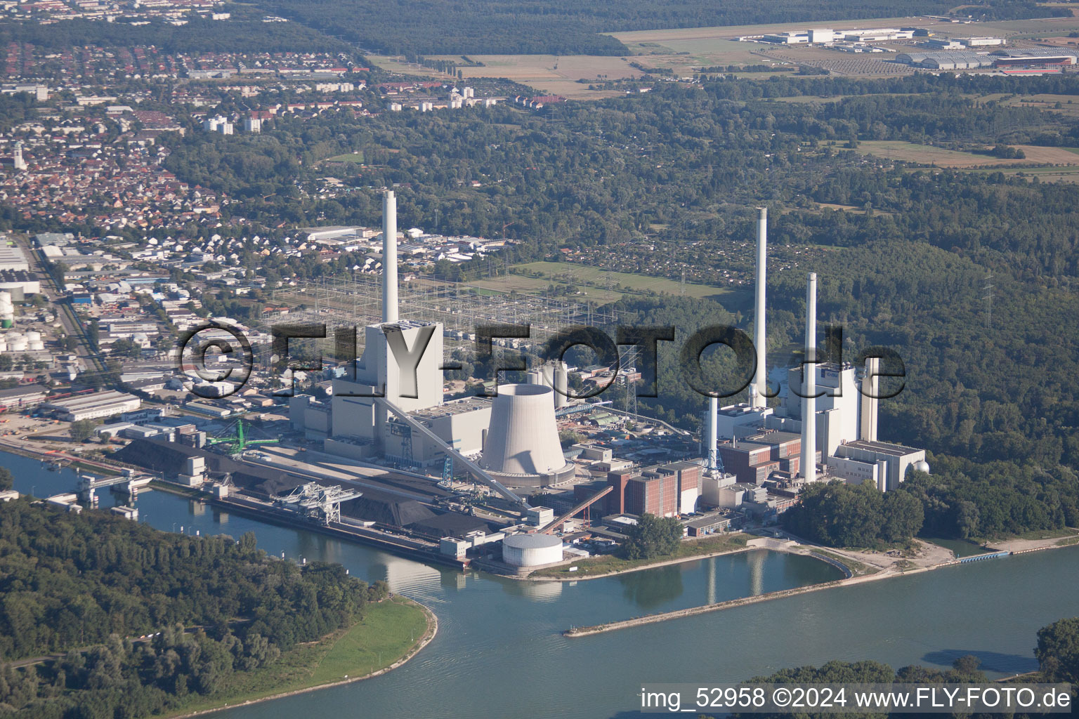 Nouveau bâtiment ENBW à le quartier Rheinhafen in Karlsruhe dans le département Bade-Wurtemberg, Allemagne d'en haut