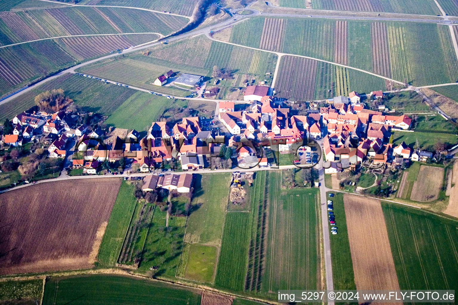 Vue d'oiseau de Niederhorbach dans le département Rhénanie-Palatinat, Allemagne