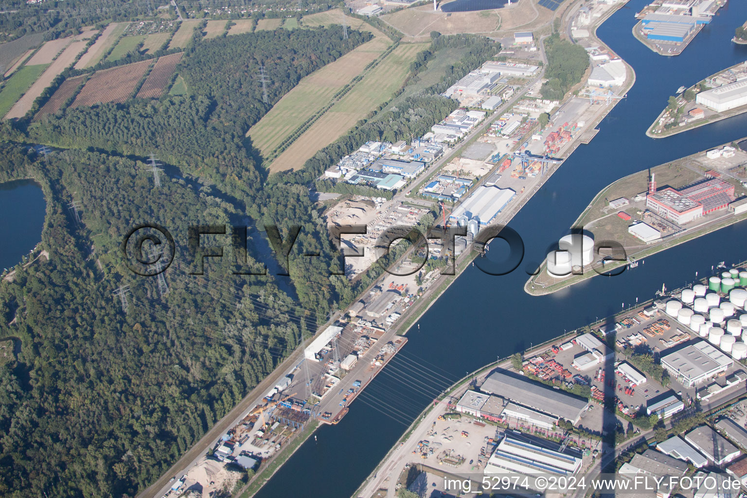 Vue d'oiseau de Quartier Rheinhafen in Karlsruhe dans le département Bade-Wurtemberg, Allemagne