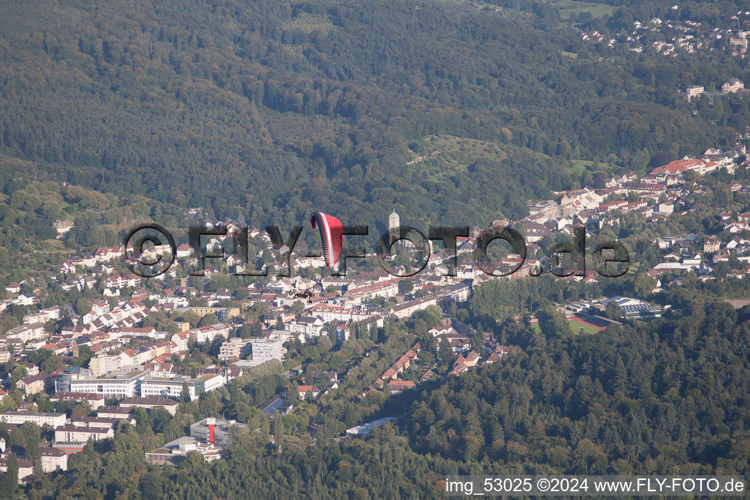 Vue aérienne de Quartier Oos in Baden-Baden dans le département Bade-Wurtemberg, Allemagne