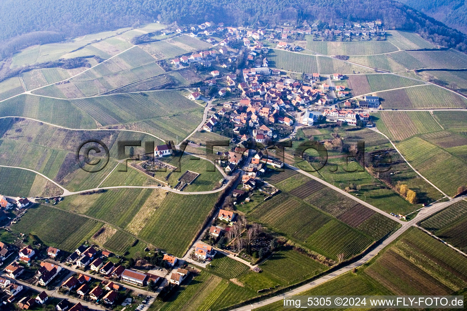 Vue aérienne de Chapelle de Denys dans le quartier de Gleishorbach à le quartier Gleiszellen in Gleiszellen-Gleishorbach dans le département Rhénanie-Palatinat, Allemagne