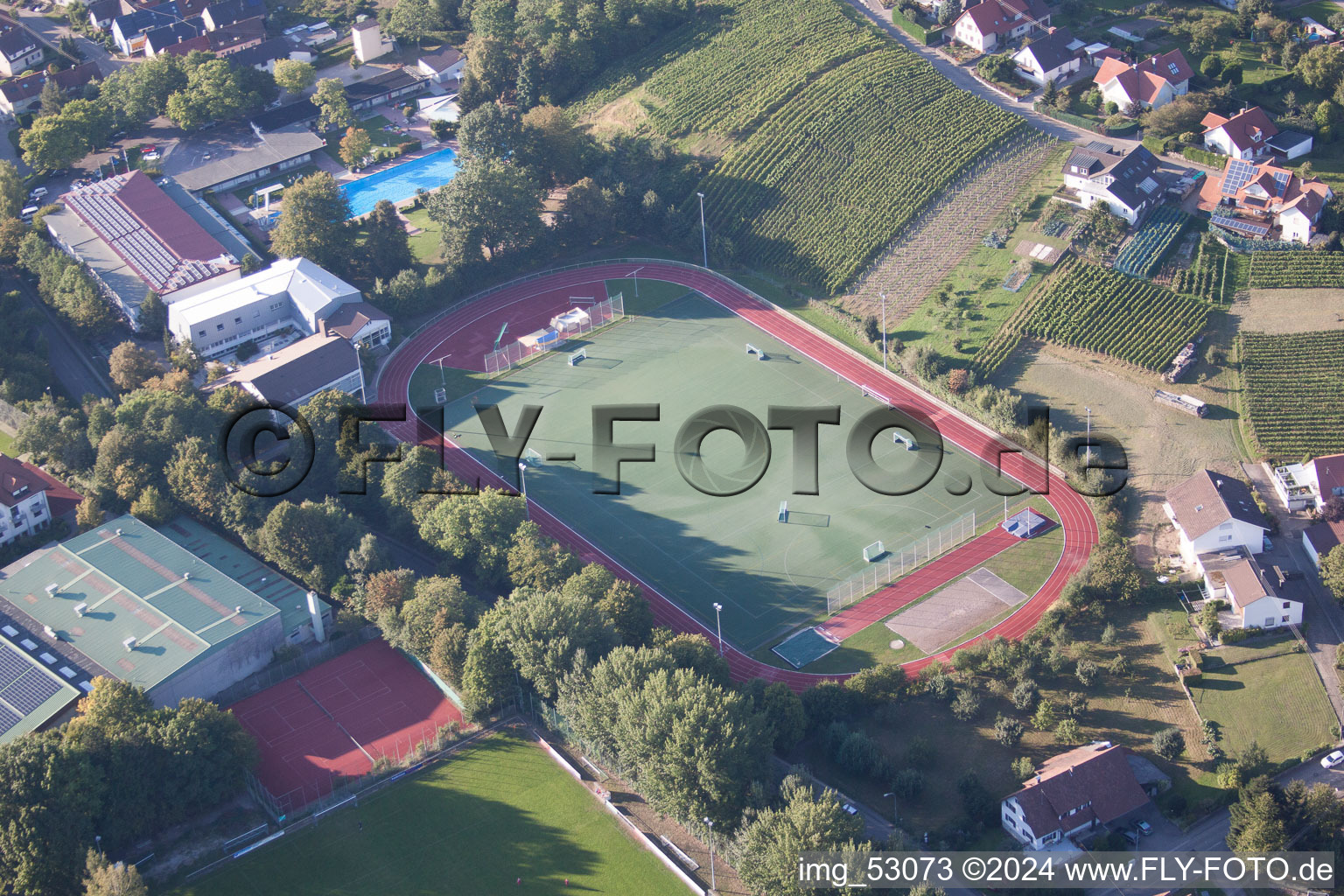 Ensemble des terrains de sport de l'école de sport du sud de Baden à le quartier Steinbach in Baden-Baden dans le département Bade-Wurtemberg, Allemagne vue d'en haut