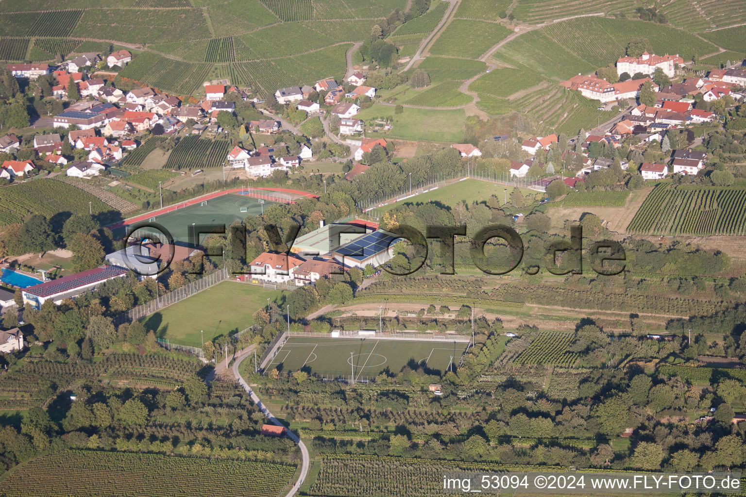 Vue d'oiseau de Ensemble des terrains de sport de l'école de sport du sud de Baden dans le quartier Steinbach à Baden-Baden à Steinbach dans le département Bade-Wurtemberg, Allemagne