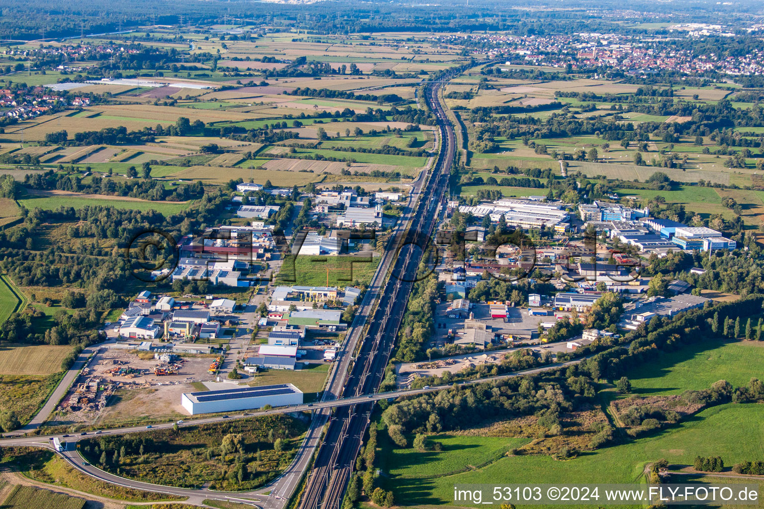 Vue aérienne de Zone industrielle sur la B3n à le quartier Steinbach in Baden-Baden dans le département Bade-Wurtemberg, Allemagne