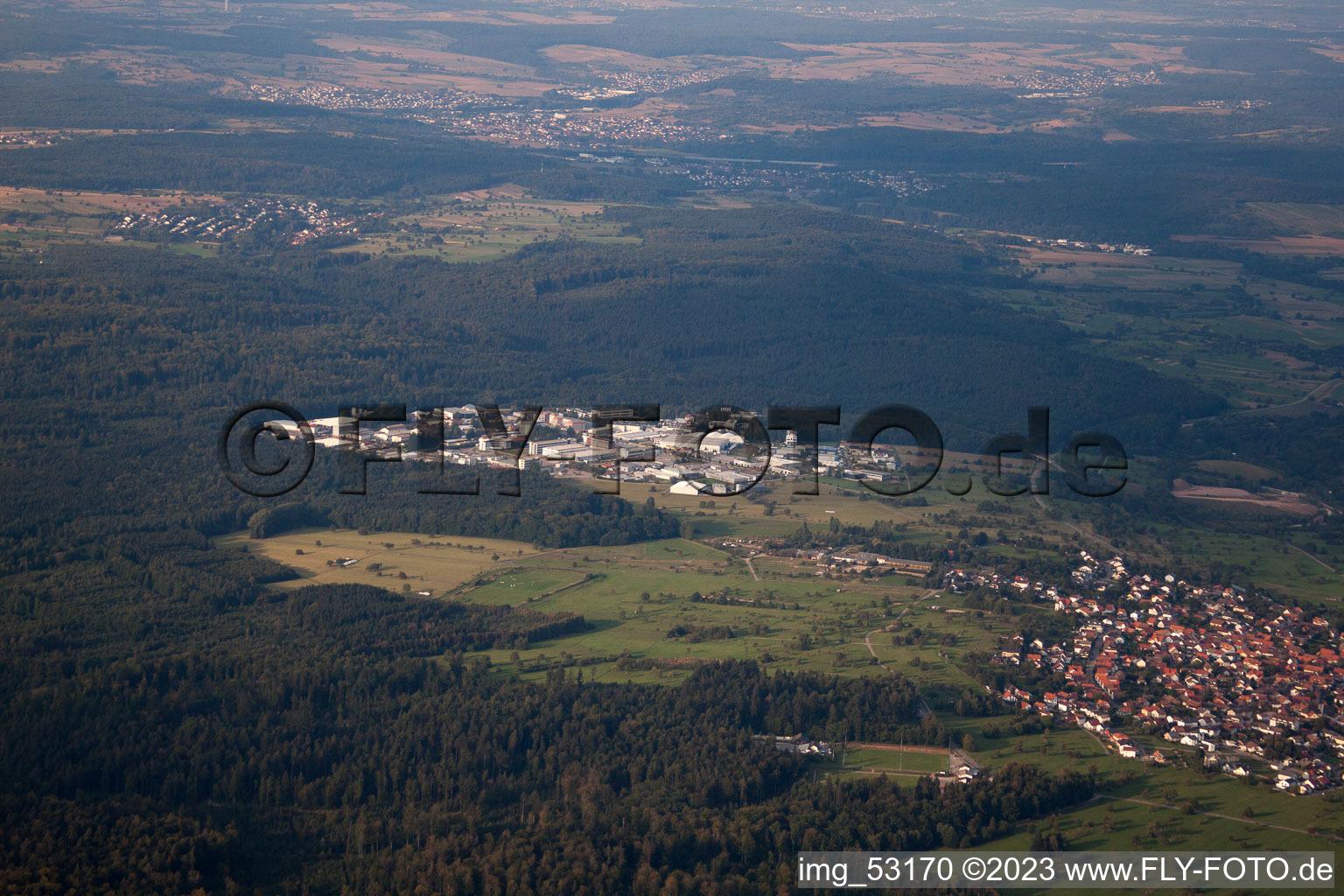 Vue aérienne de Zone industrielle d'Ittersbach à le quartier Im Stockmädle in Karlsbad dans le département Bade-Wurtemberg, Allemagne