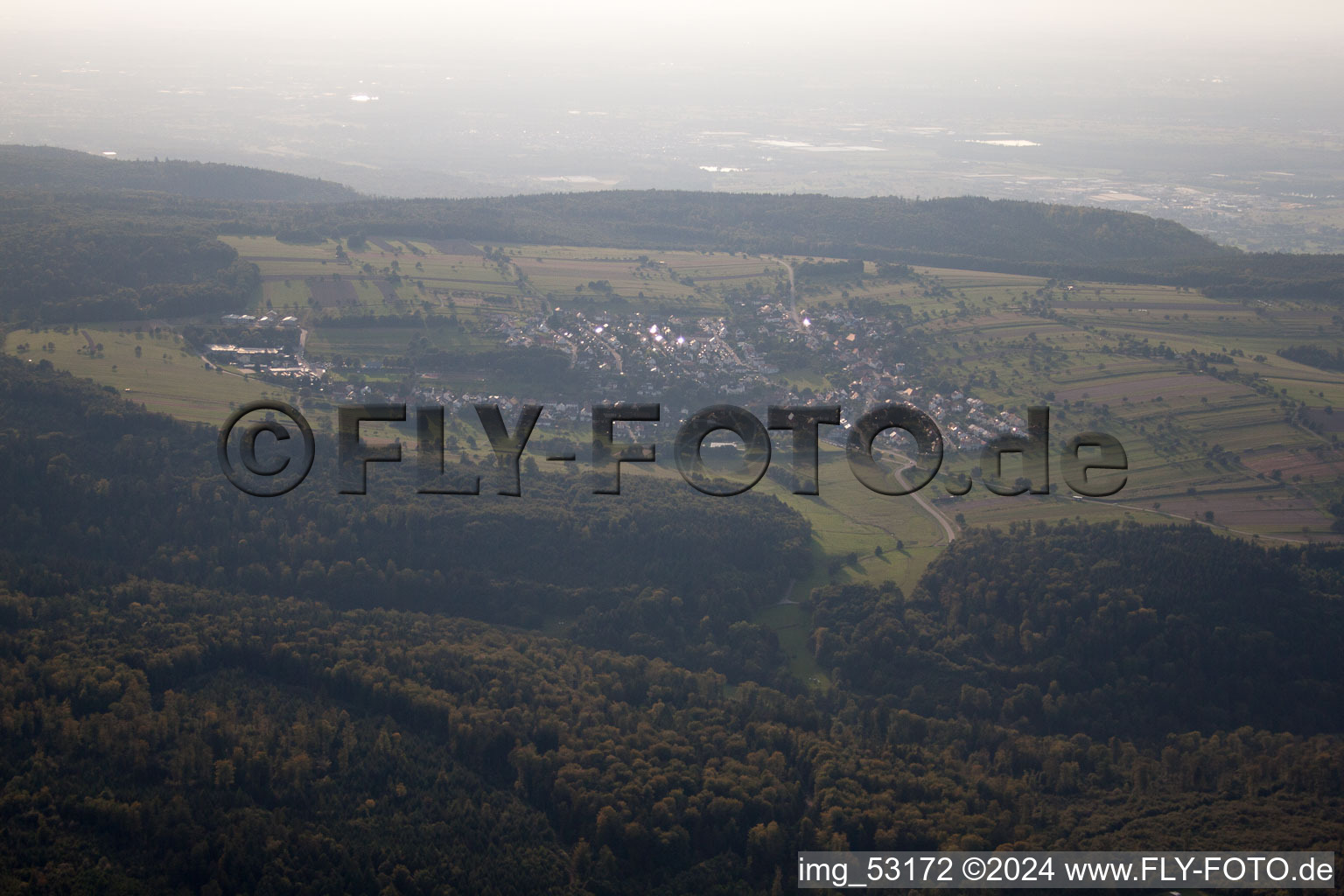 Vue aérienne de Marxzell dans le département Bade-Wurtemberg, Allemagne