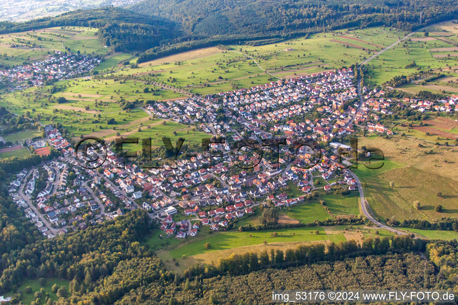 Vue aérienne de Du sud à le quartier Schöllbronn in Ettlingen dans le département Bade-Wurtemberg, Allemagne