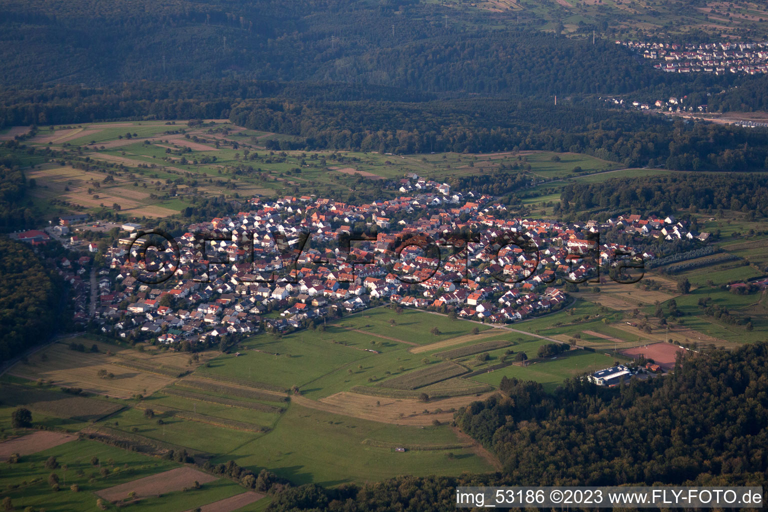 Quartier Spessart in Ettlingen dans le département Bade-Wurtemberg, Allemagne du point de vue du drone