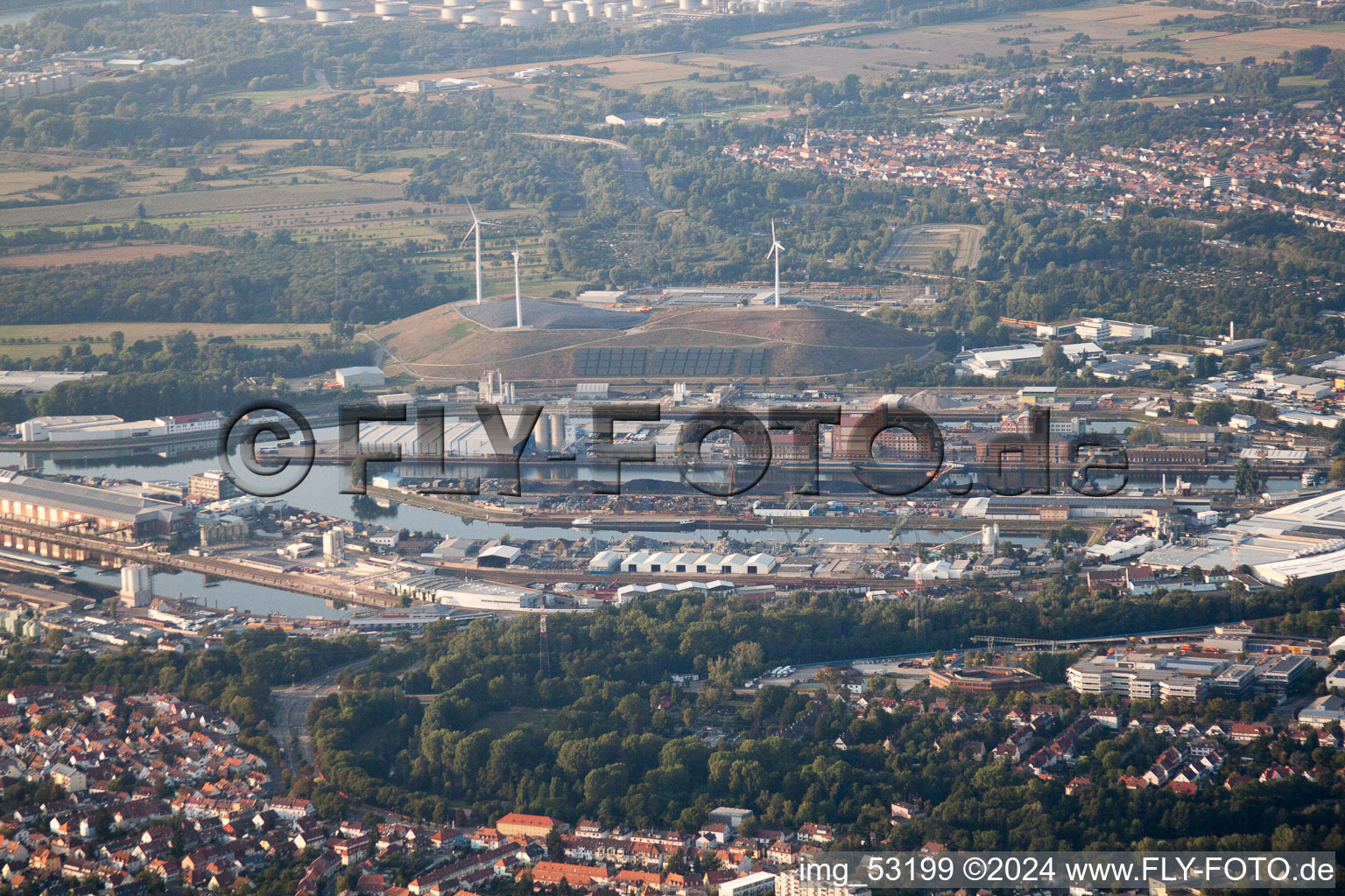 Quartier Rheinhafen in Karlsruhe dans le département Bade-Wurtemberg, Allemagne du point de vue du drone