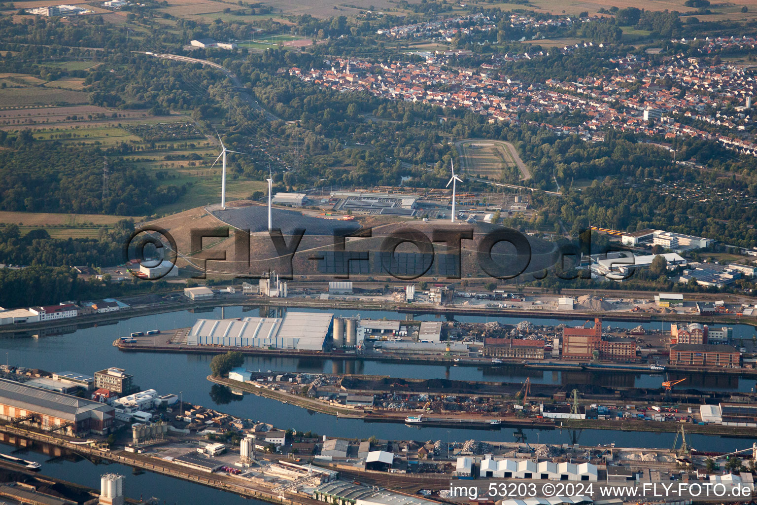 Vue aérienne de Quartier Rheinhafen in Karlsruhe dans le département Bade-Wurtemberg, Allemagne