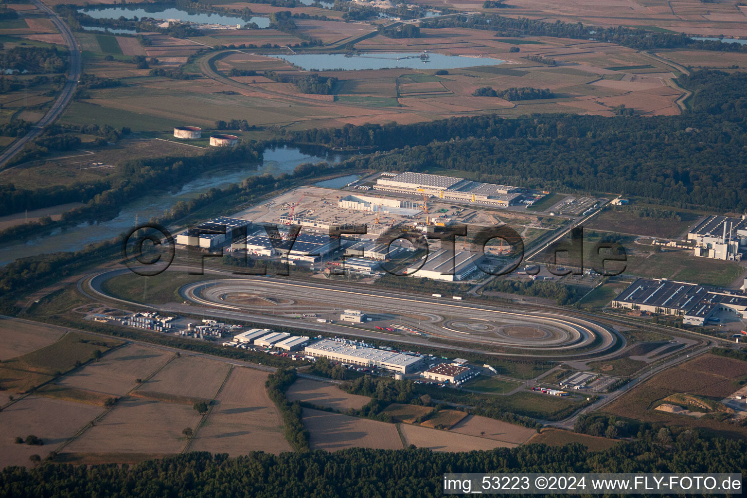 Vue d'oiseau de Zone industrielle d'Oberwald à Wörth am Rhein dans le département Rhénanie-Palatinat, Allemagne