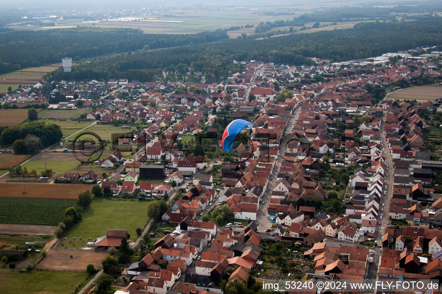 Vue oblique de Hatzenbühl dans le département Rhénanie-Palatinat, Allemagne