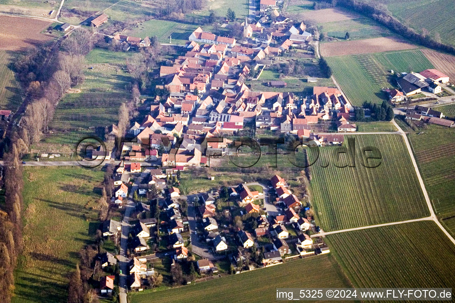 Vue aérienne de De l'ouest à le quartier Heuchelheim in Heuchelheim-Klingen dans le département Rhénanie-Palatinat, Allemagne