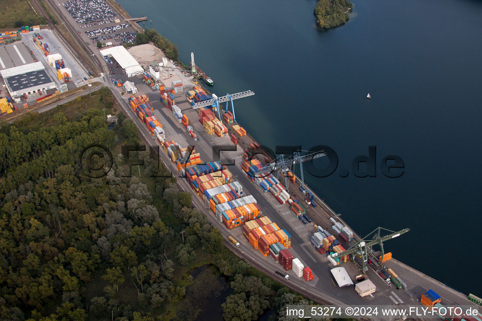 Photographie aérienne de Port à conteneurs à Wörth am Rhein dans le département Rhénanie-Palatinat, Allemagne