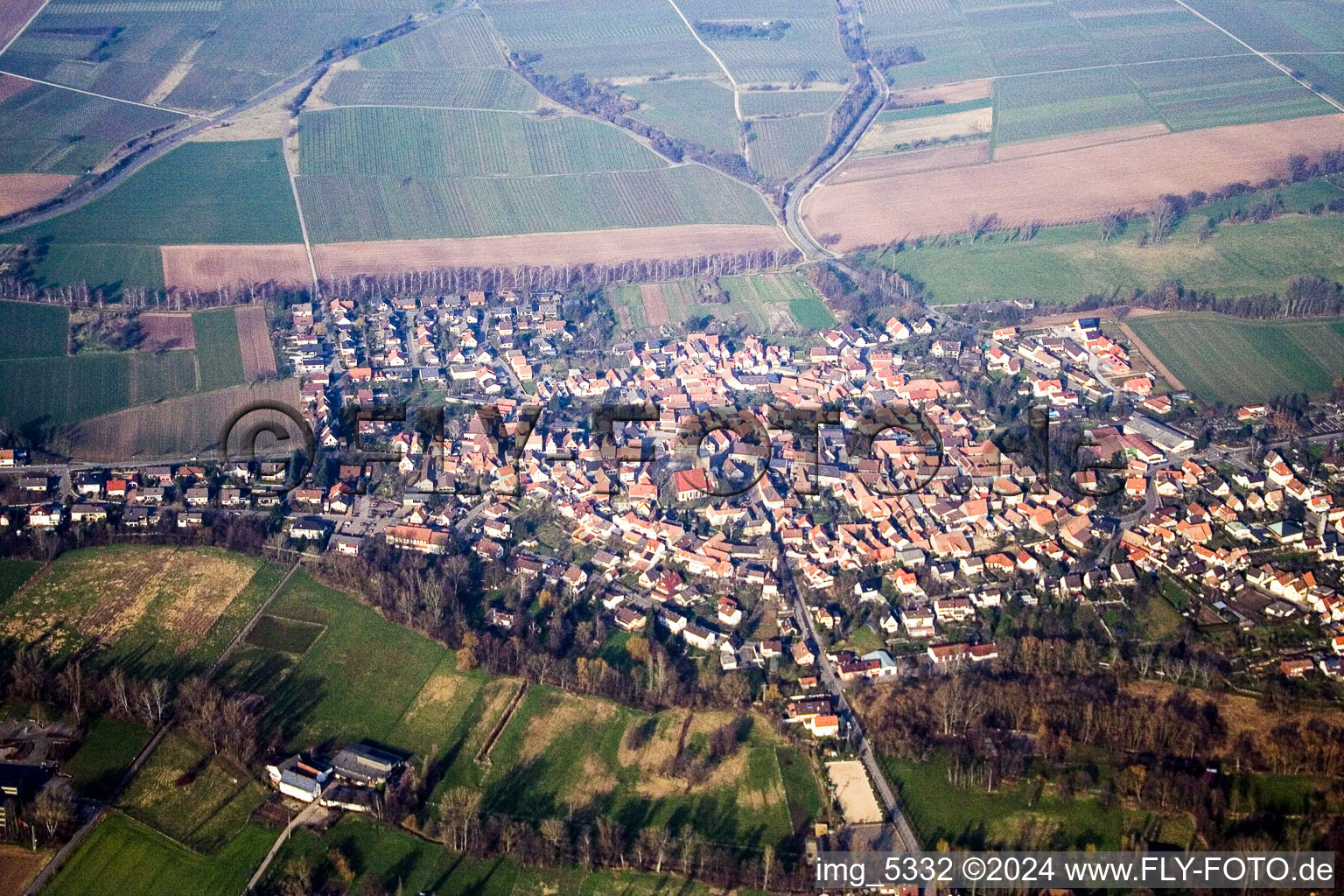 Quartier Billigheim in Billigheim-Ingenheim dans le département Rhénanie-Palatinat, Allemagne d'un drone