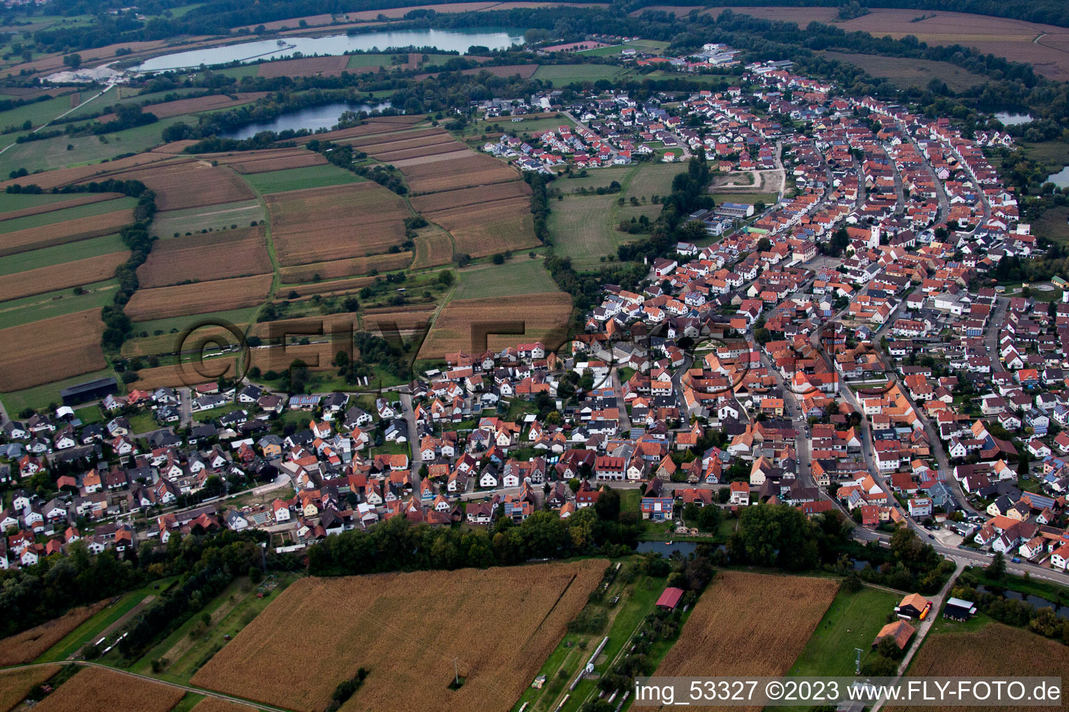 Neuburg dans le département Rhénanie-Palatinat, Allemagne du point de vue du drone