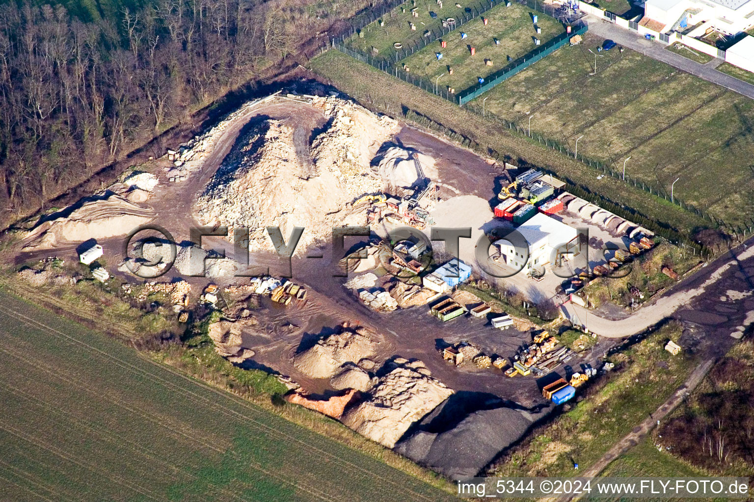 Vue aérienne de Recyclage des déchets de construction de Gaudier à le quartier Minderslachen in Kandel dans le département Rhénanie-Palatinat, Allemagne