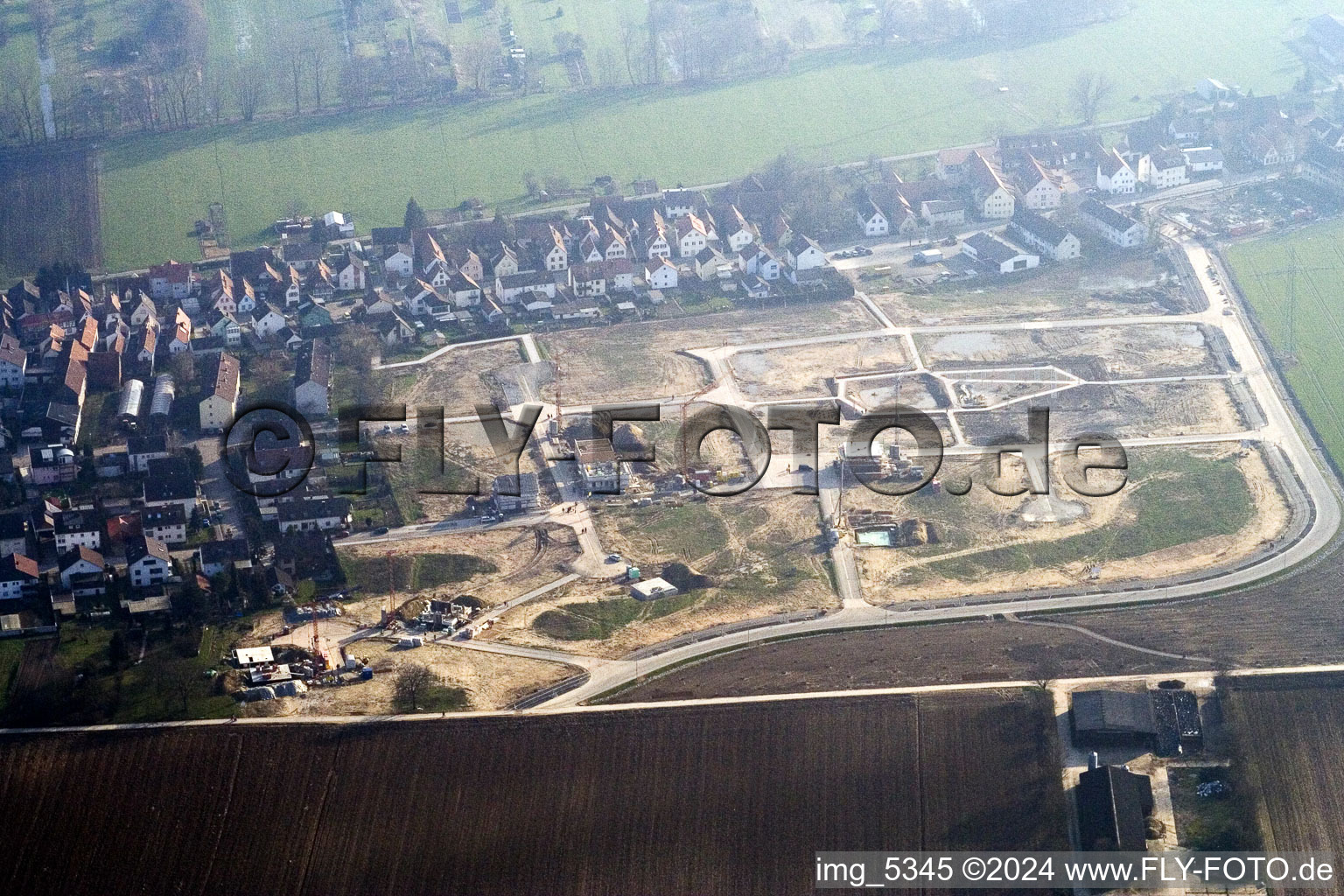 Vue oblique de Chemin élevé à Kandel dans le département Rhénanie-Palatinat, Allemagne