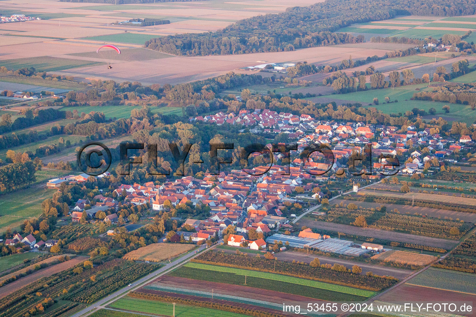 Vue aérienne de Du sud-ouest à Winden dans le département Rhénanie-Palatinat, Allemagne