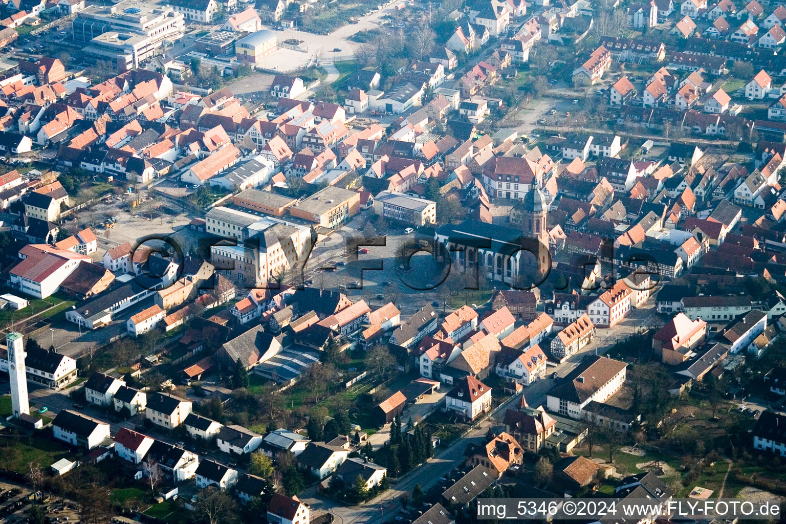 Vue aérienne de Église dans la vieille ville du centre ville à Kandel dans le département Rhénanie-Palatinat, Allemagne