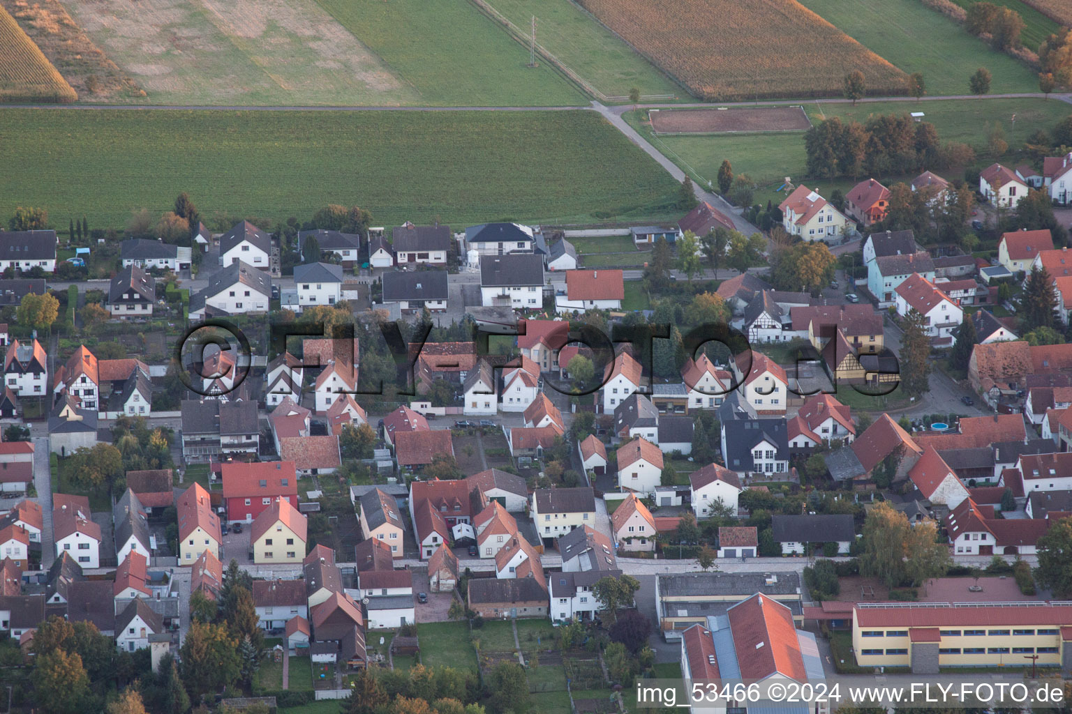 Vue d'oiseau de Minfeld dans le département Rhénanie-Palatinat, Allemagne