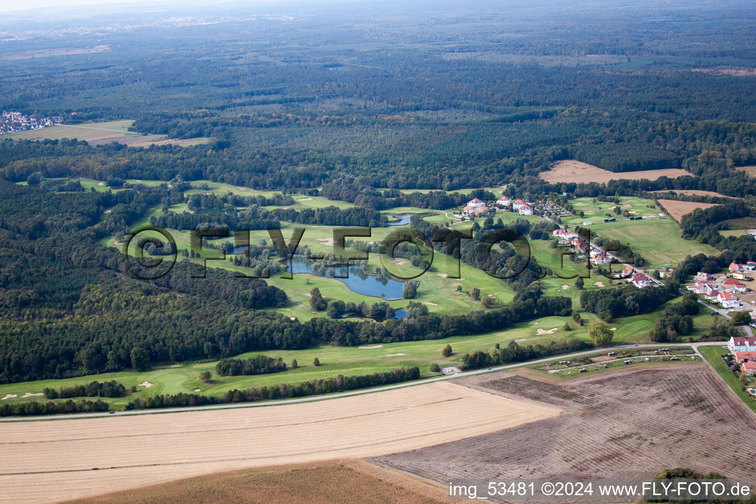 Vue aérienne de Golf de Baden-Baden Soufflenheim à Soufflenheim dans le département Bas Rhin, France