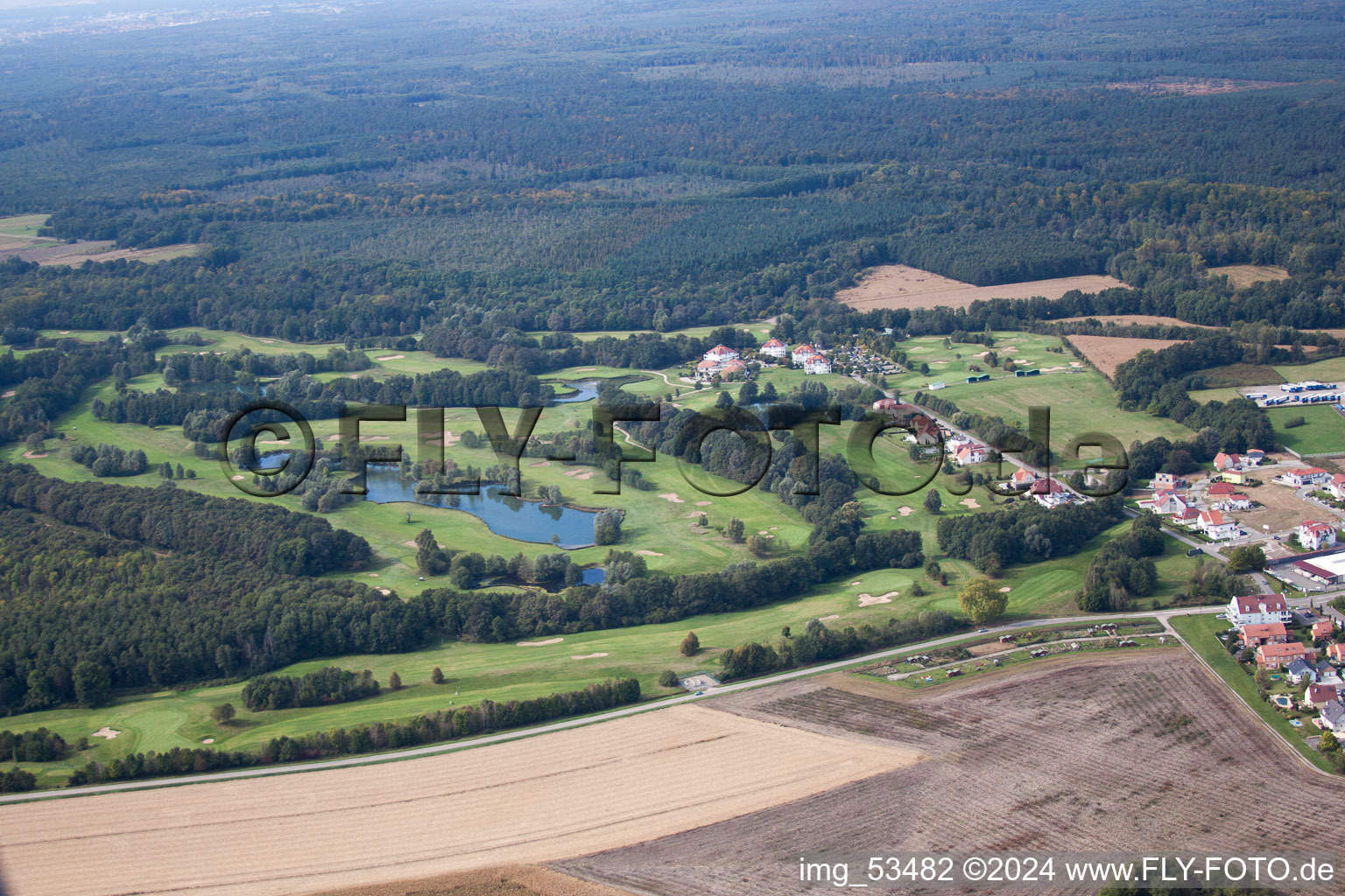 Vue aérienne de Golf de Baden-Baden Soufflenheim à Soufflenheim dans le département Bas Rhin, France