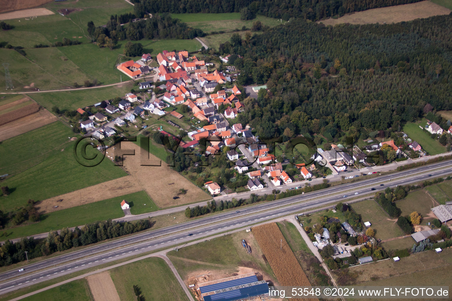 Vue aérienne de Batzendorf dans le département Bas Rhin, France