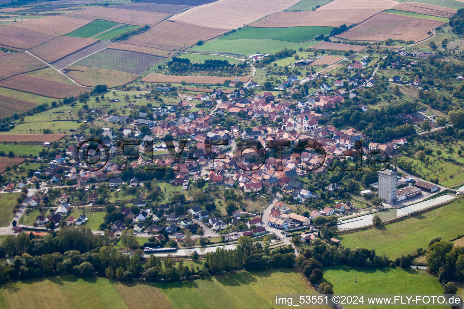 Mommenheim dans le département Bas Rhin, France d'un drone