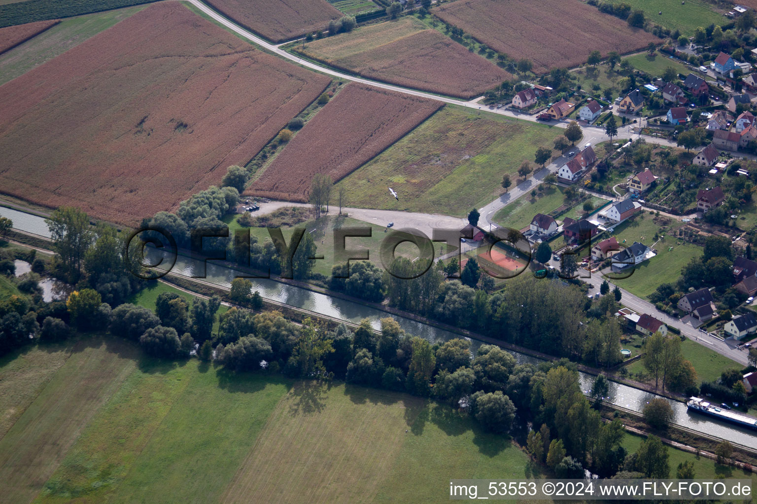 Mommenheim dans le département Bas Rhin, France vu d'un drone