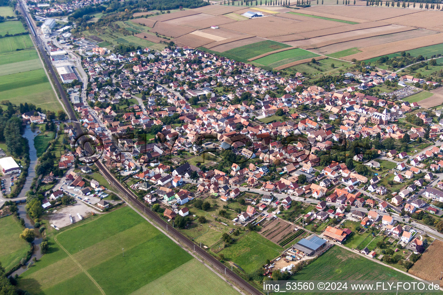 Vue aérienne de Zones riveraines de la Zorn et de la voie ferrée à Schwindratzheim dans le département Bas Rhin, France