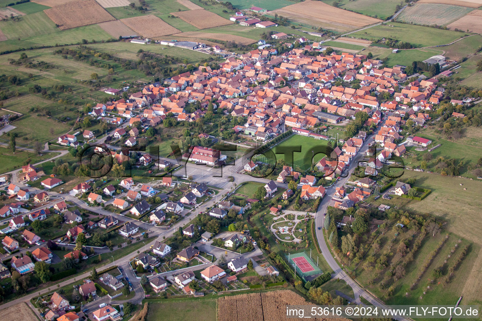 Photographie aérienne de Champs agricoles et surfaces utilisables à Uhrwiller dans le département Bas Rhin, France