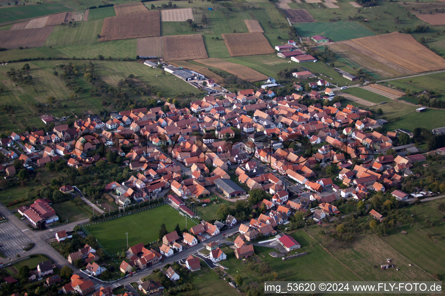 Vue d'oiseau de Uhrwiller dans le département Bas Rhin, France