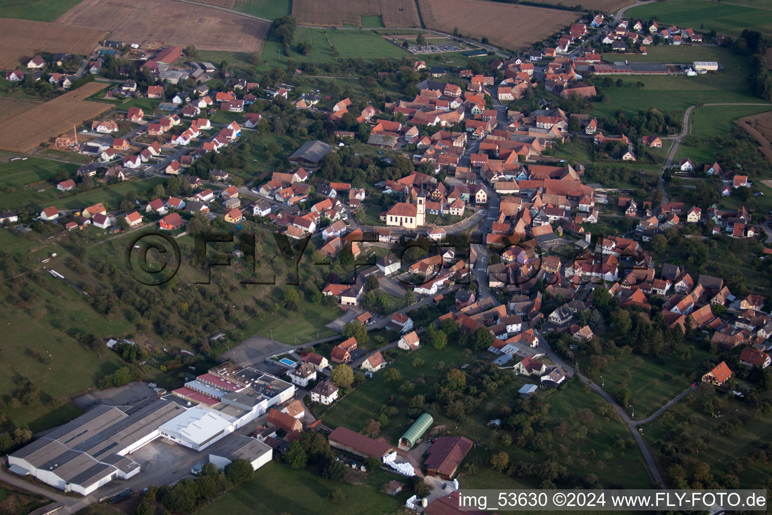 Vue d'oiseau de Mietesheim dans le département Bas Rhin, France