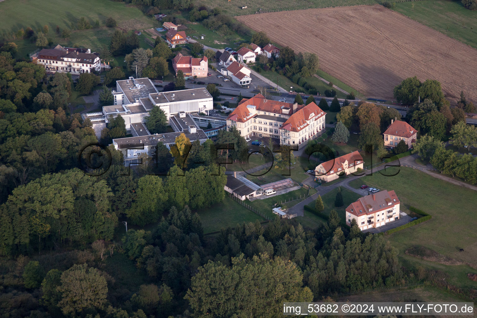 Vue d'oiseau de Morsbronn-les-Bains dans le département Bas Rhin, France