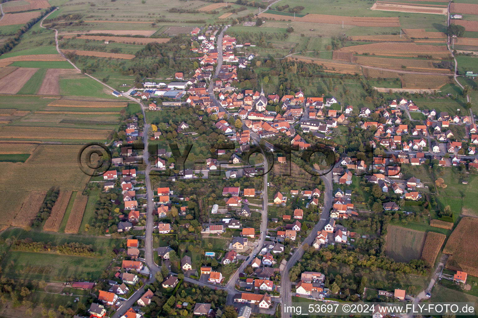 Vue oblique de Champs agricoles et surfaces utilisables à Gunstett dans le département Bas Rhin, France