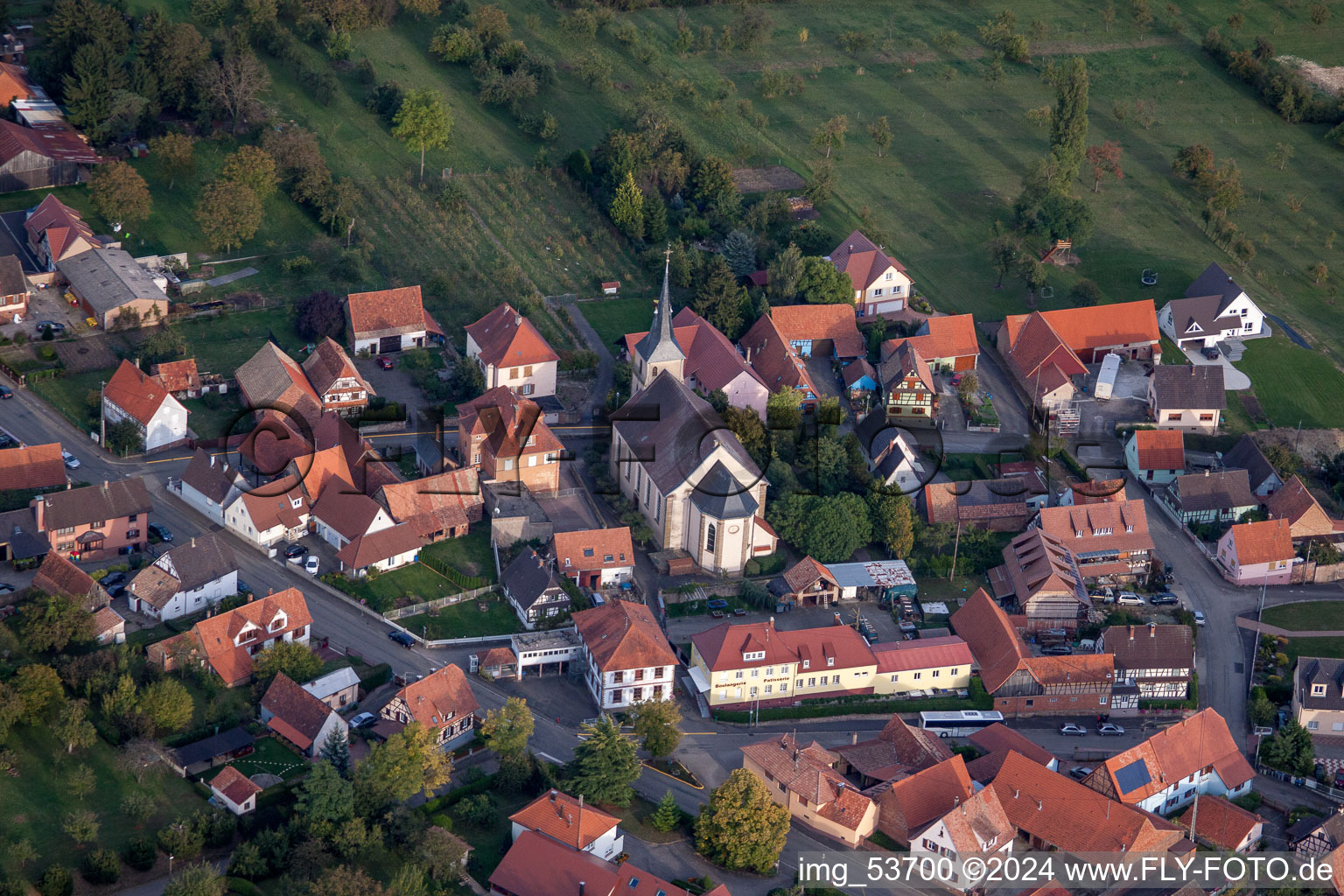 Champs agricoles et surfaces utilisables à Gunstett dans le département Bas Rhin, France d'en haut