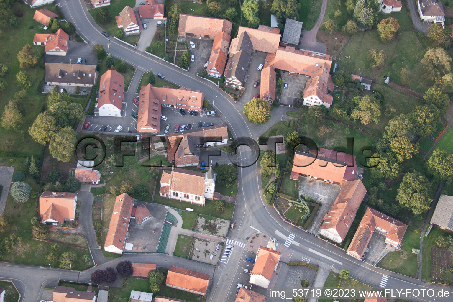 Merkwiller-Pechelbronn dans le département Bas Rhin, France du point de vue du drone