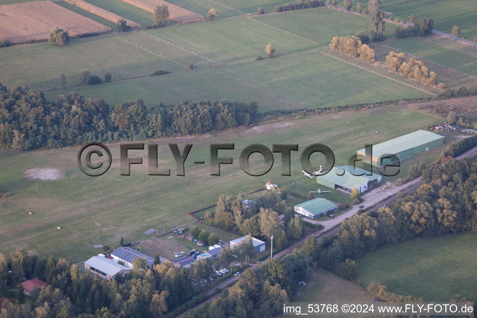 Aérodrome à Schweighofen dans le département Rhénanie-Palatinat, Allemagne d'en haut