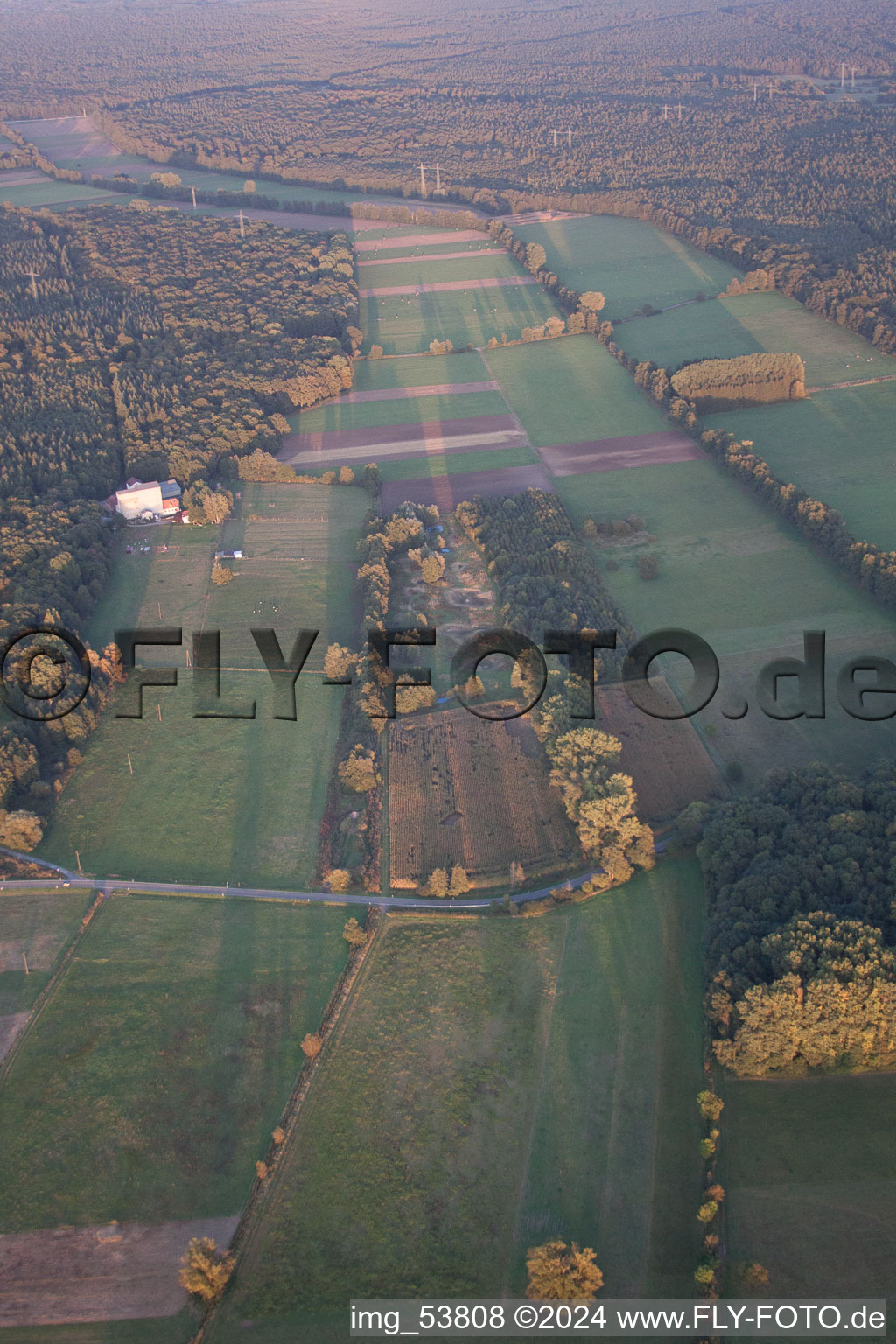 Vallée d'Otterbachtal à Minfeld dans le département Rhénanie-Palatinat, Allemagne d'un drone