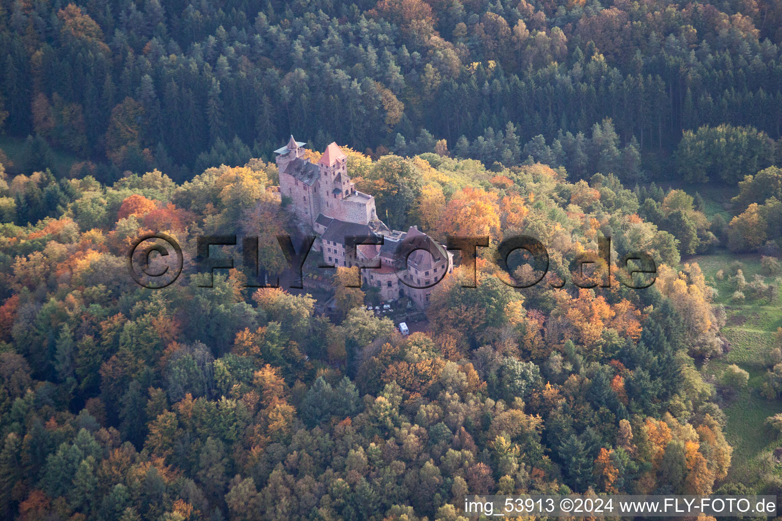 Image drone de Château de Berwartstein à Erlenbach bei Dahn dans le département Rhénanie-Palatinat, Allemagne