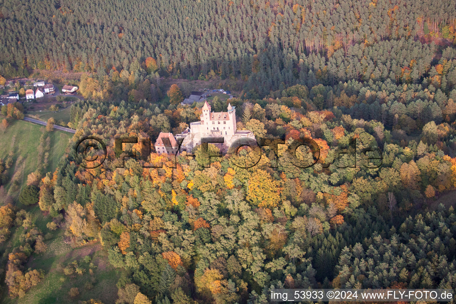 Vue oblique de Château de Berwartstein à Erlenbach bei Dahn dans le département Rhénanie-Palatinat, Allemagne