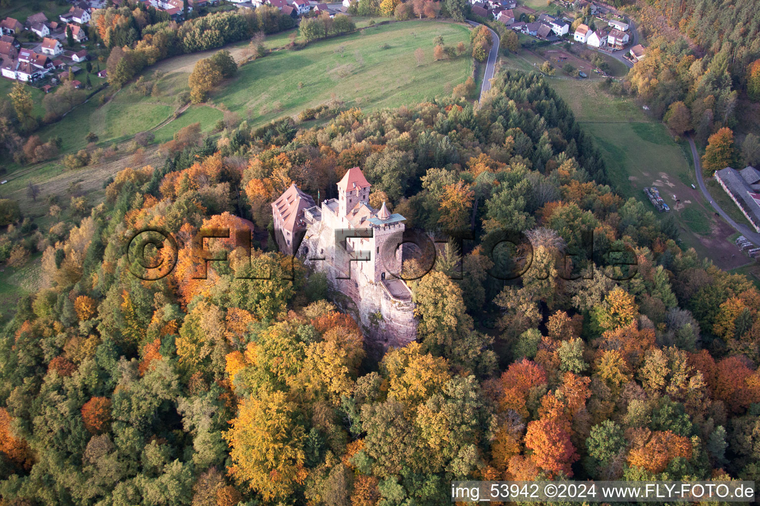 Château de Berwartstein à Erlenbach bei Dahn dans le département Rhénanie-Palatinat, Allemagne hors des airs