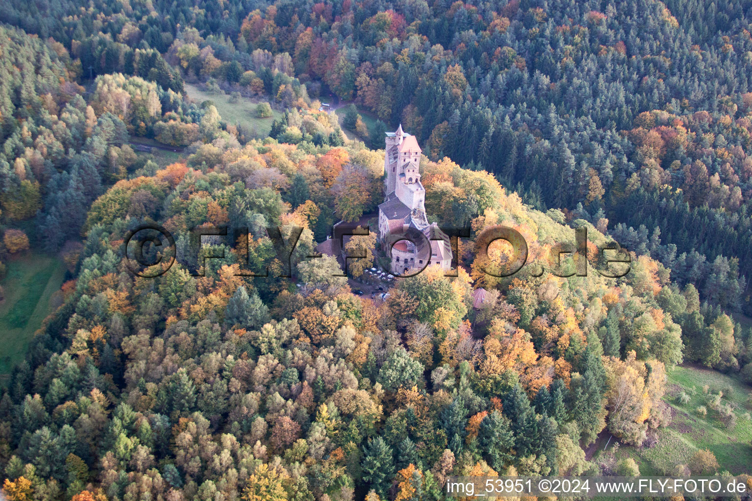 Château de Berwartstein à Erlenbach bei Dahn dans le département Rhénanie-Palatinat, Allemagne vue d'en haut