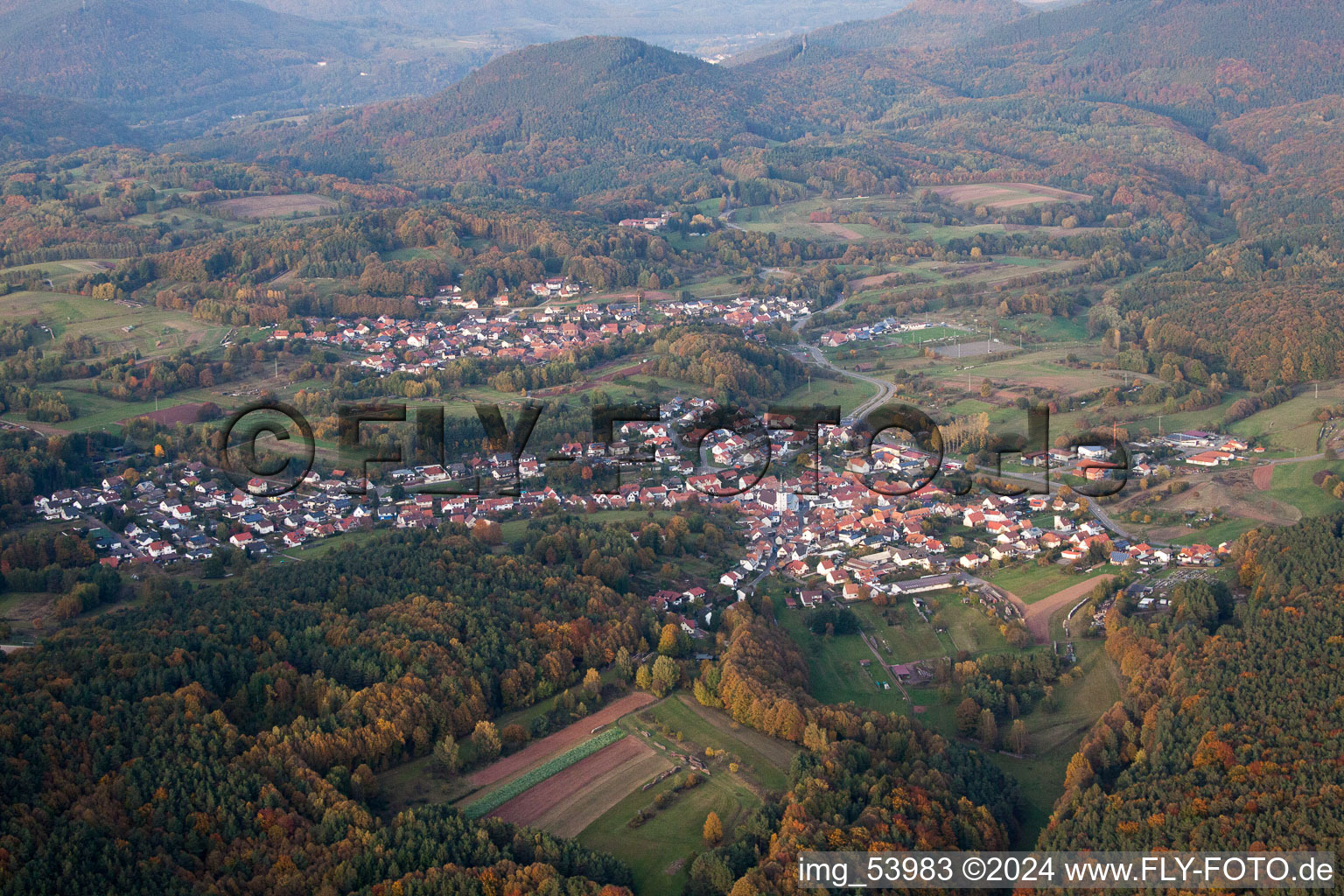 Vue d'oiseau de Darstein dans le département Rhénanie-Palatinat, Allemagne