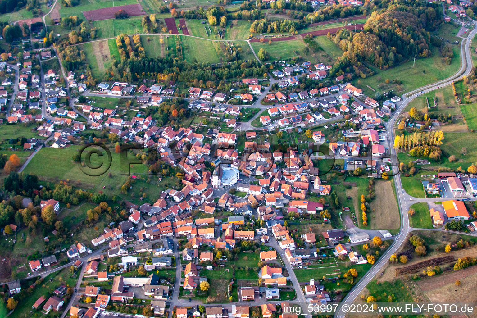 Vue aérienne de Du sud à le quartier Gossersweiler in Gossersweiler-Stein dans le département Rhénanie-Palatinat, Allemagne